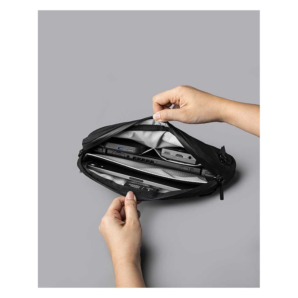 Flight Sling 2L Alpaka AA010460124 Sling Bags 2L / Black | Axoflux 400D