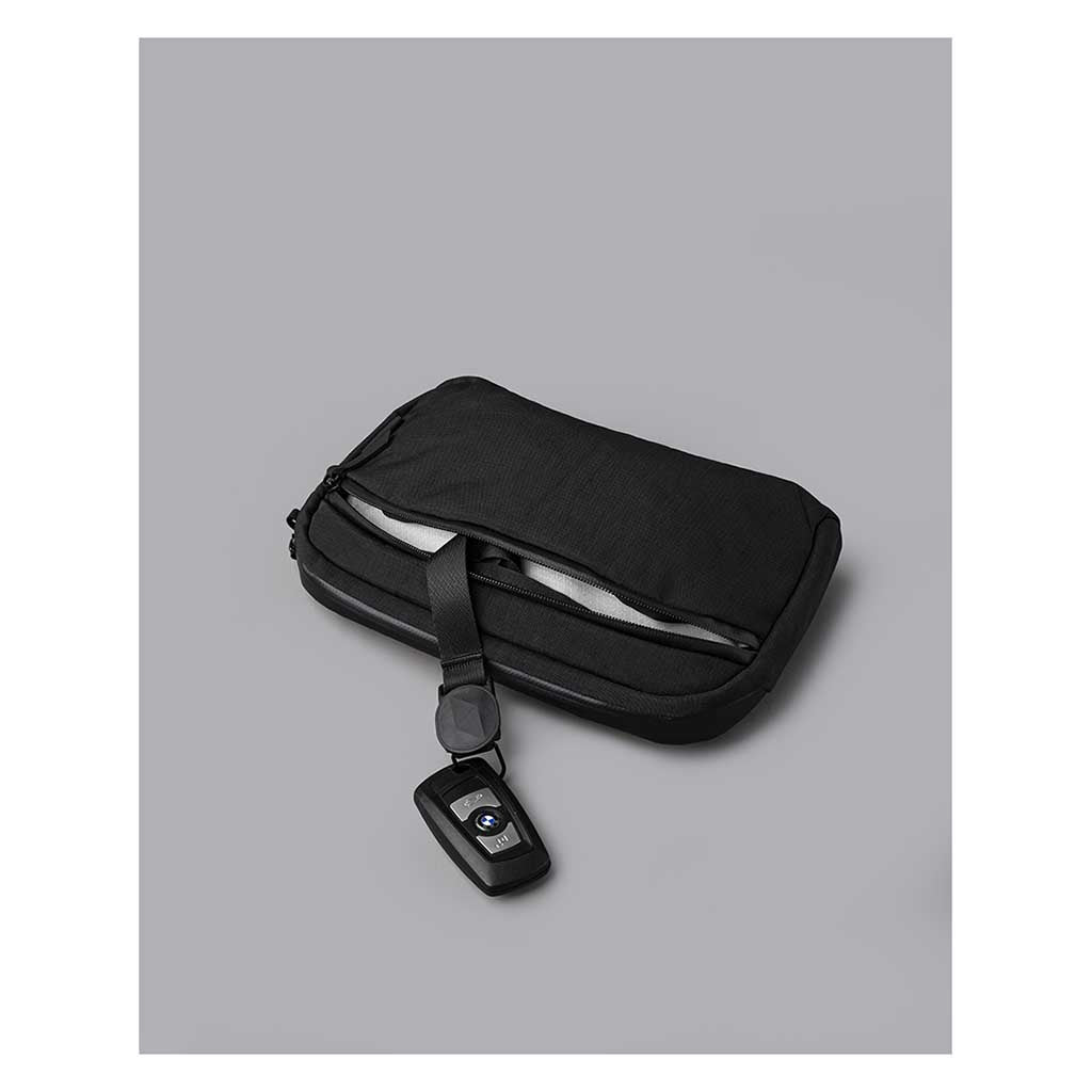 Flight Sling 2L Alpaka AA010460124 Sling Bags 2L / Black | Axoflux 400D