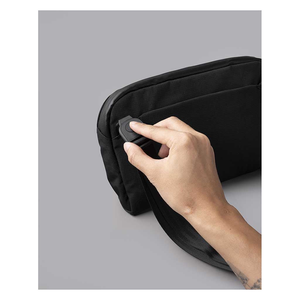 Flight Sling 2L Alpaka AA010460124 Sling Bags 2L / Black | Axoflux 400D