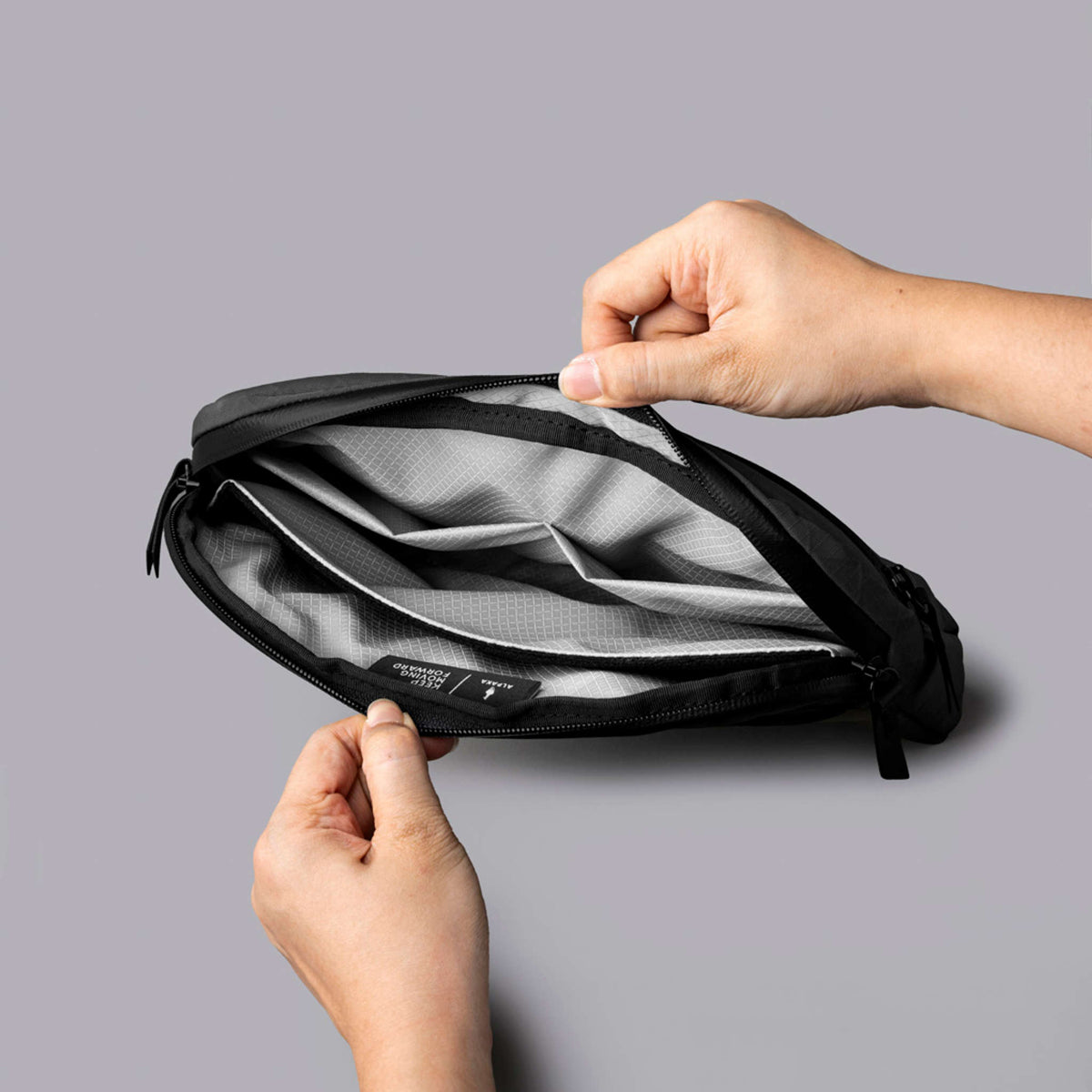 Flight Sling 2L Alpaka AA010460126 Sling Bags 2L / Black | Axogrid 210D