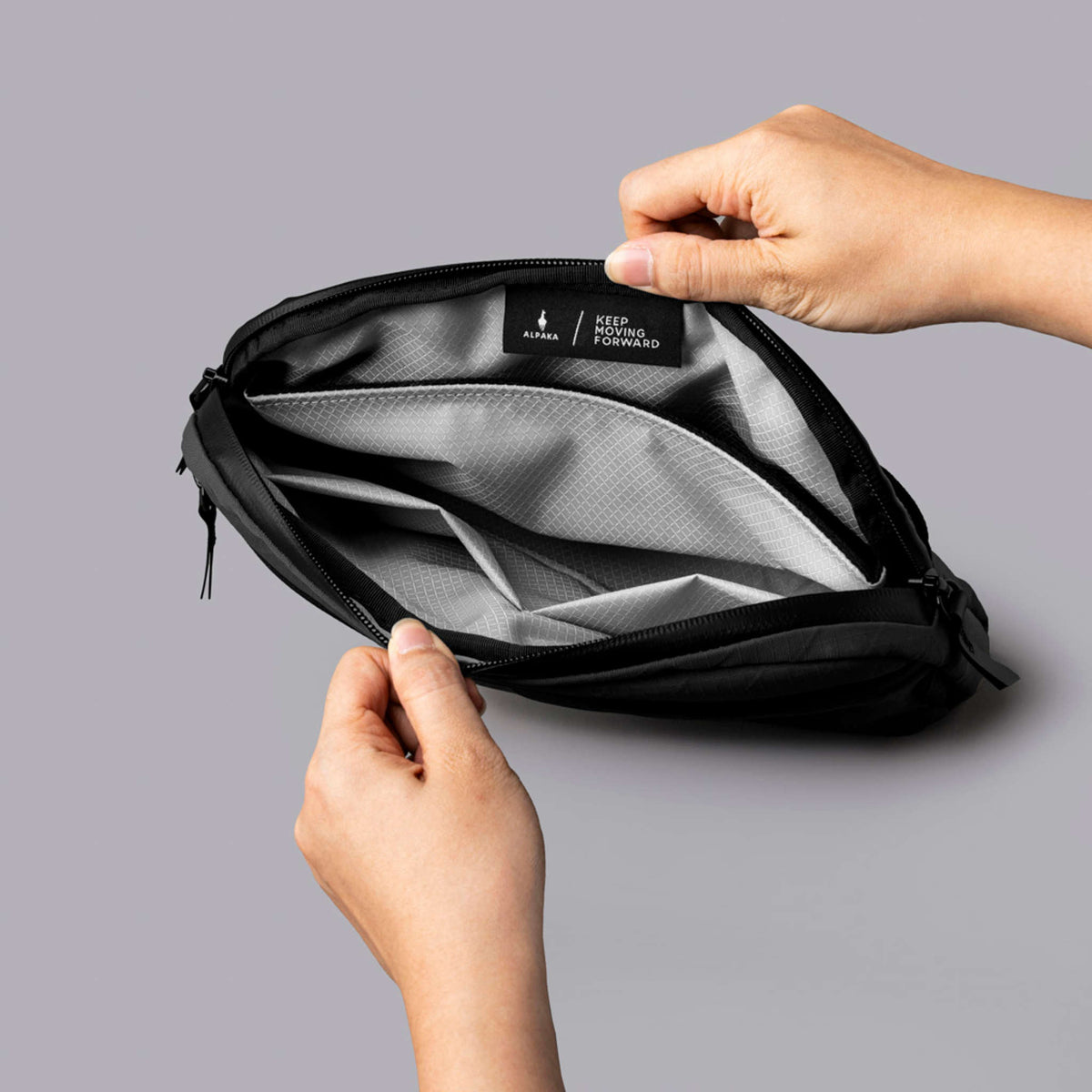 Flight Sling 2L Alpaka AA010460126 Sling Bags 2L / Black | Axogrid 210D