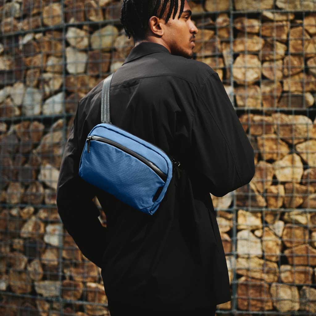 Flight Sling 2L Alpaka AA010460618 Sling Bags 2L / Blue | Axoflux 210D