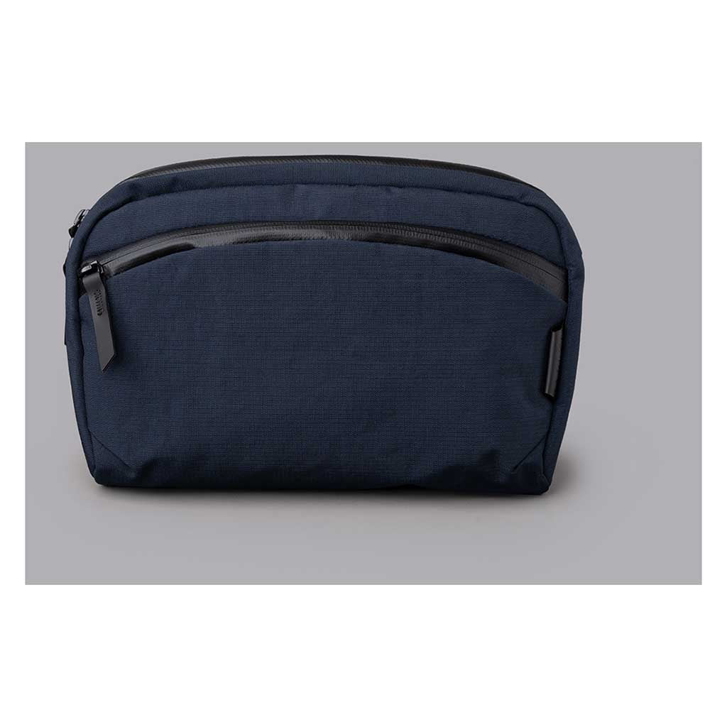 Flight Sling 2L Alpaka AA010460624 Sling Bags 2L / Blue | Axoflux 400D