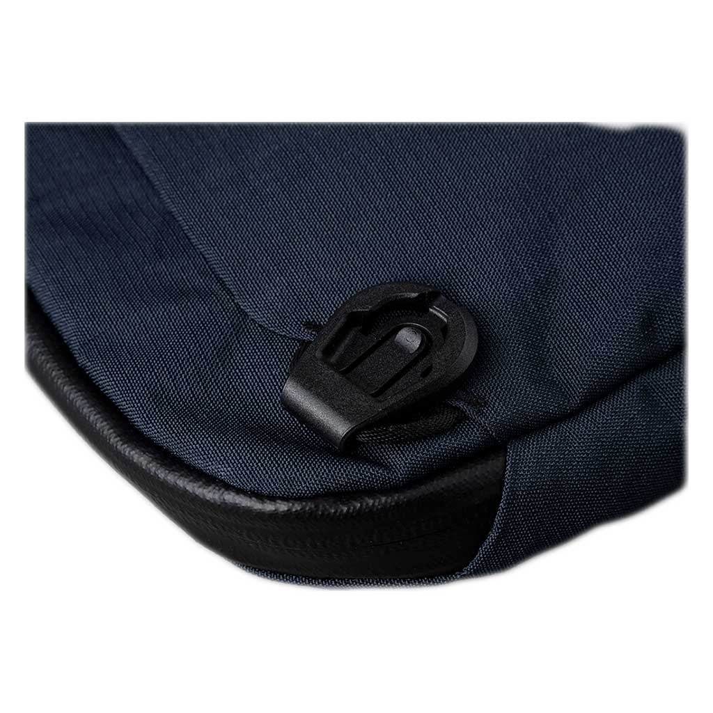 Flight Sling 2L Alpaka AA010460624 Sling Bags 2L / Blue | Axoflux 400D