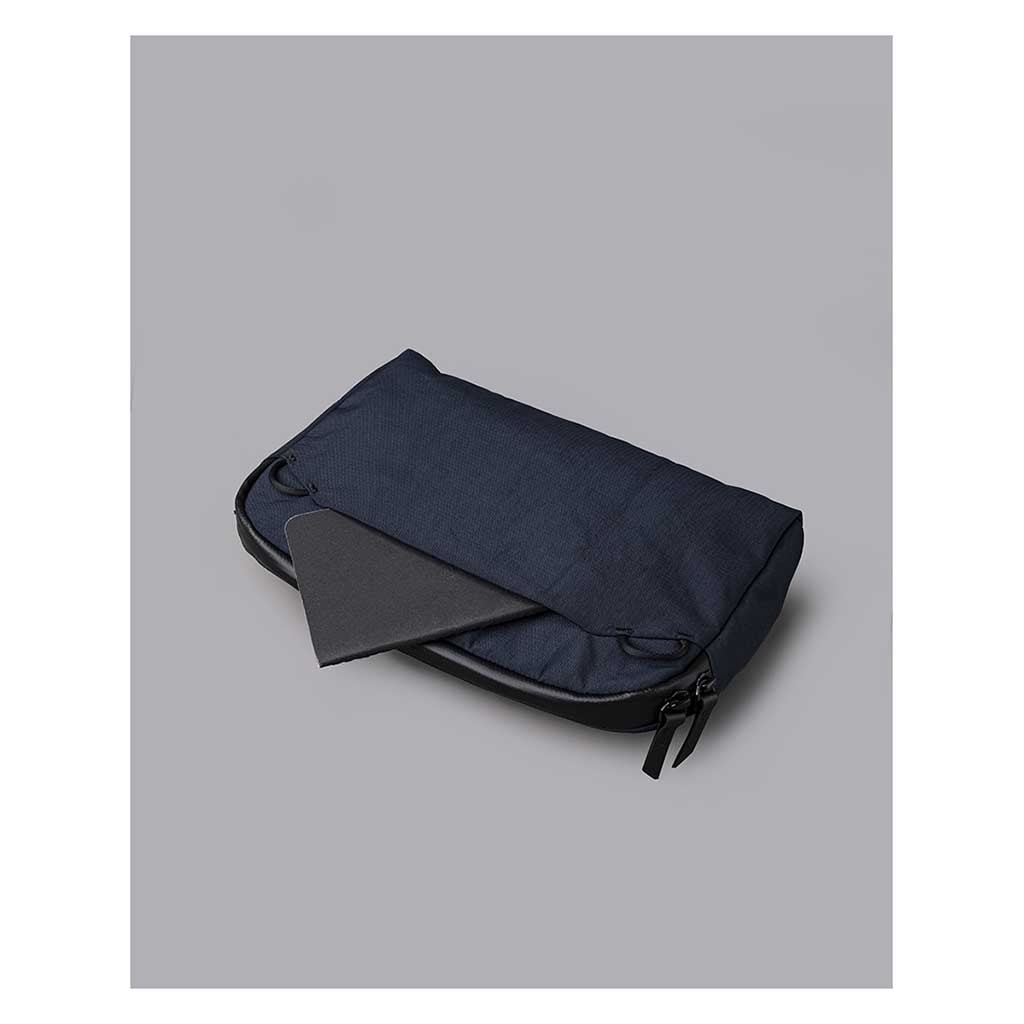 Flight Sling 2L Alpaka AA010460624 Sling Bags 2L / Blue | Axoflux 400D