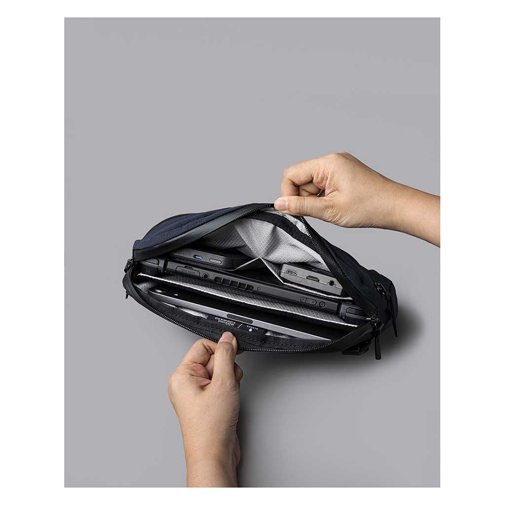 Flight Sling 2L Alpaka AA010460624 Sling Bags 2L / Blue | Axoflux 400D