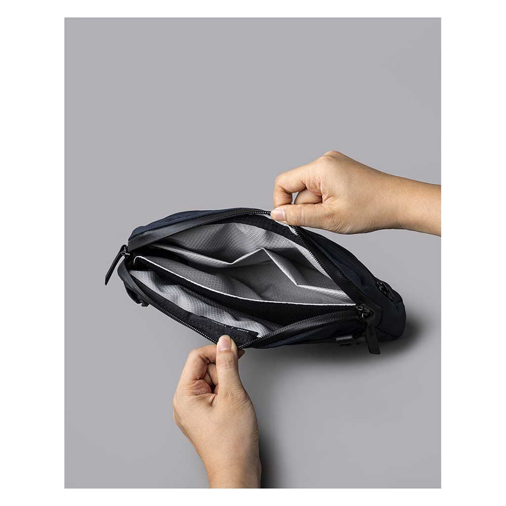 Flight Sling 2L Alpaka AA010460624 Sling Bags 2L / Blue | Axoflux 400D