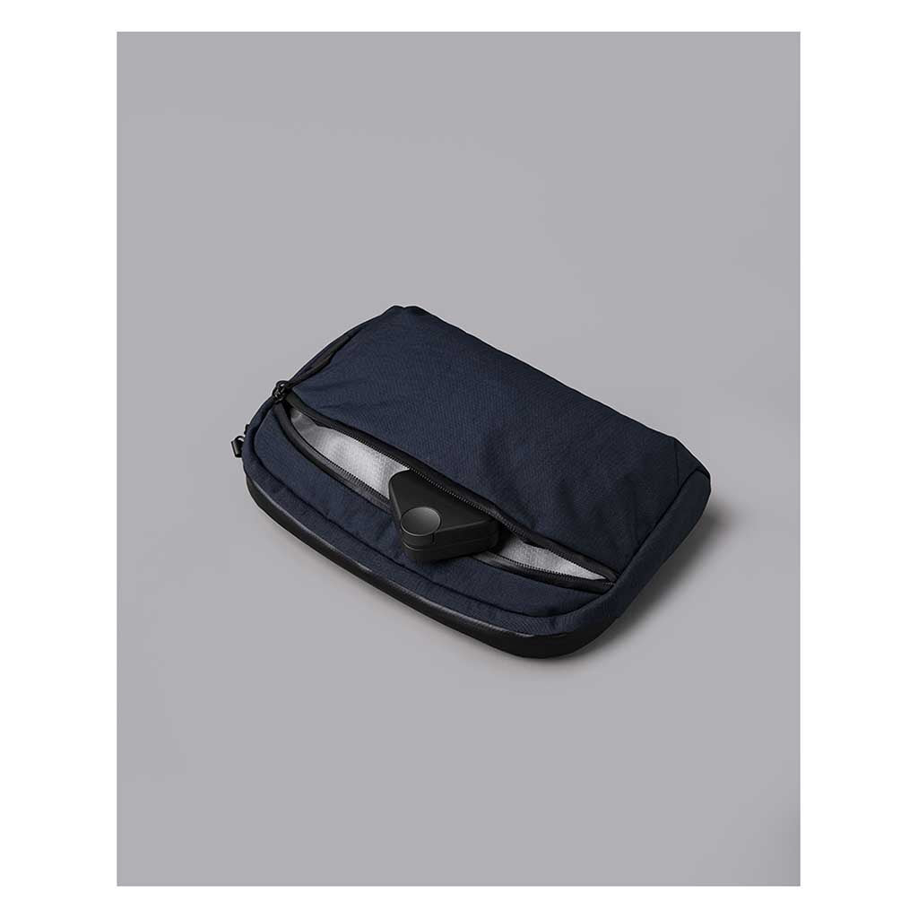 Flight Sling 2L Alpaka AA010460624 Sling Bags 2L / Blue | Axoflux 400D