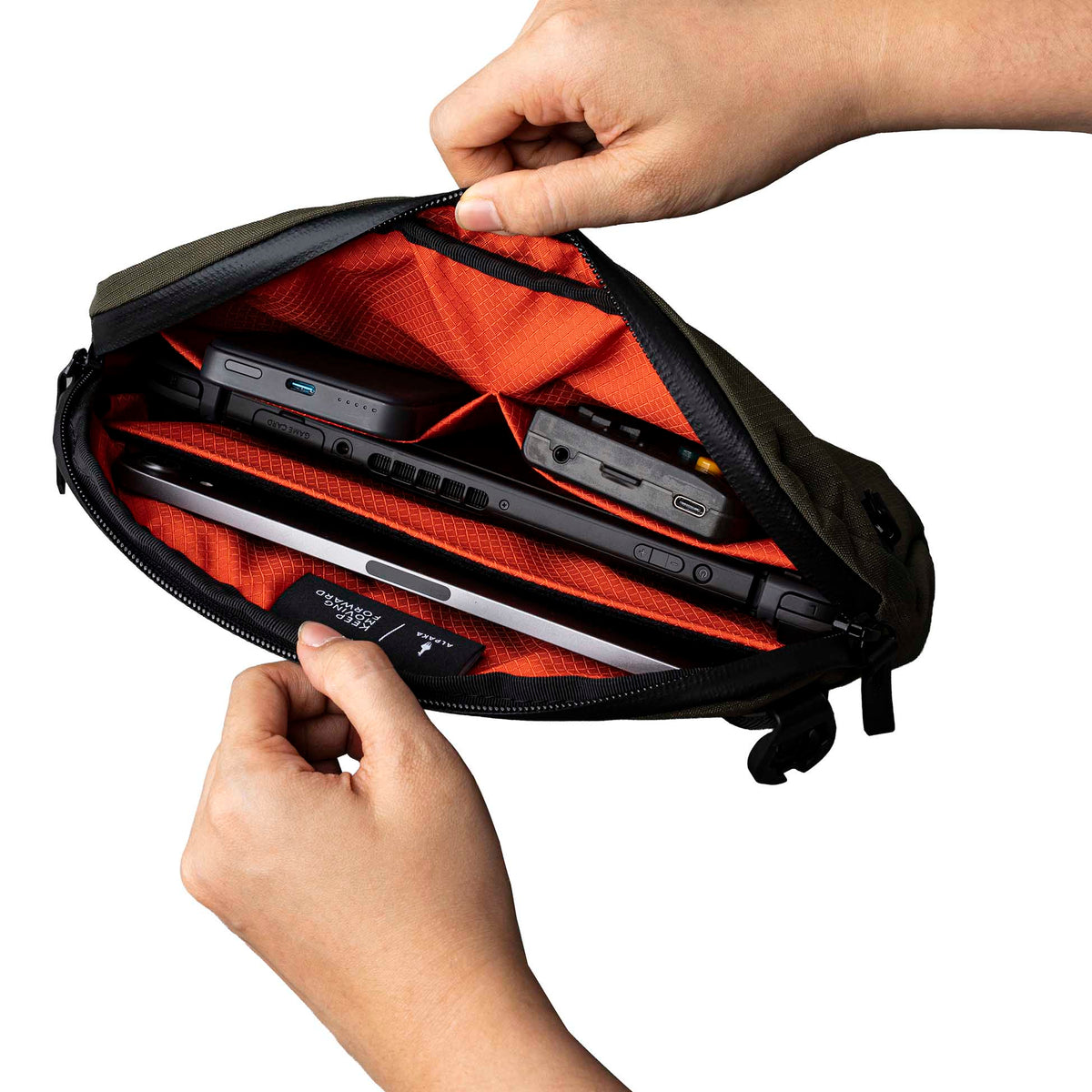 Flight Sling 2L Alpaka AA010460524 Sling Bags 2L / Green | Axoflux 400D