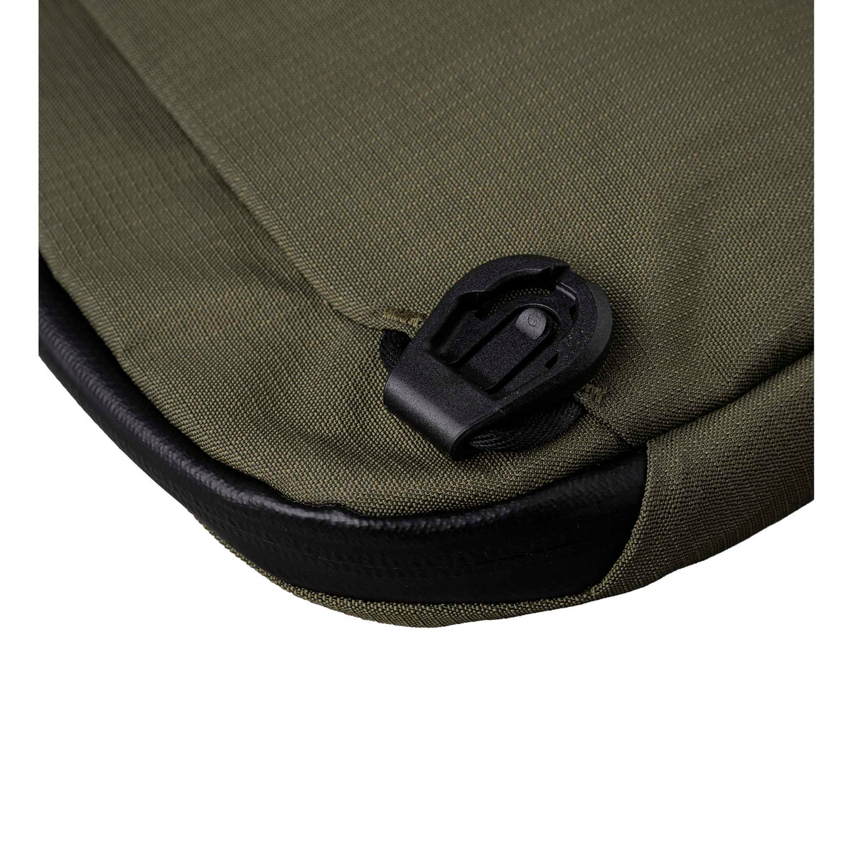 Flight Sling 2L Alpaka AA010460524 Sling Bags 2L / Green | Axoflux 400D