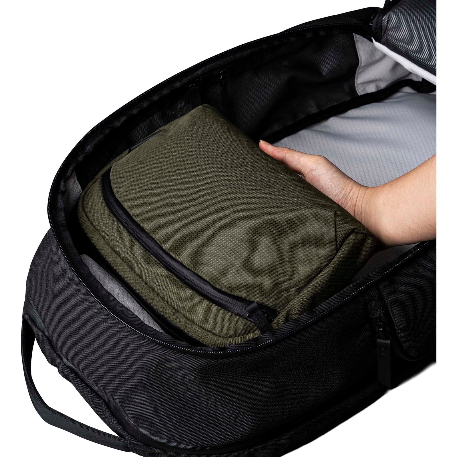 Flight Sling 2L Alpaka AA010460524 Sling Bags 2L / Green | Axoflux 400D