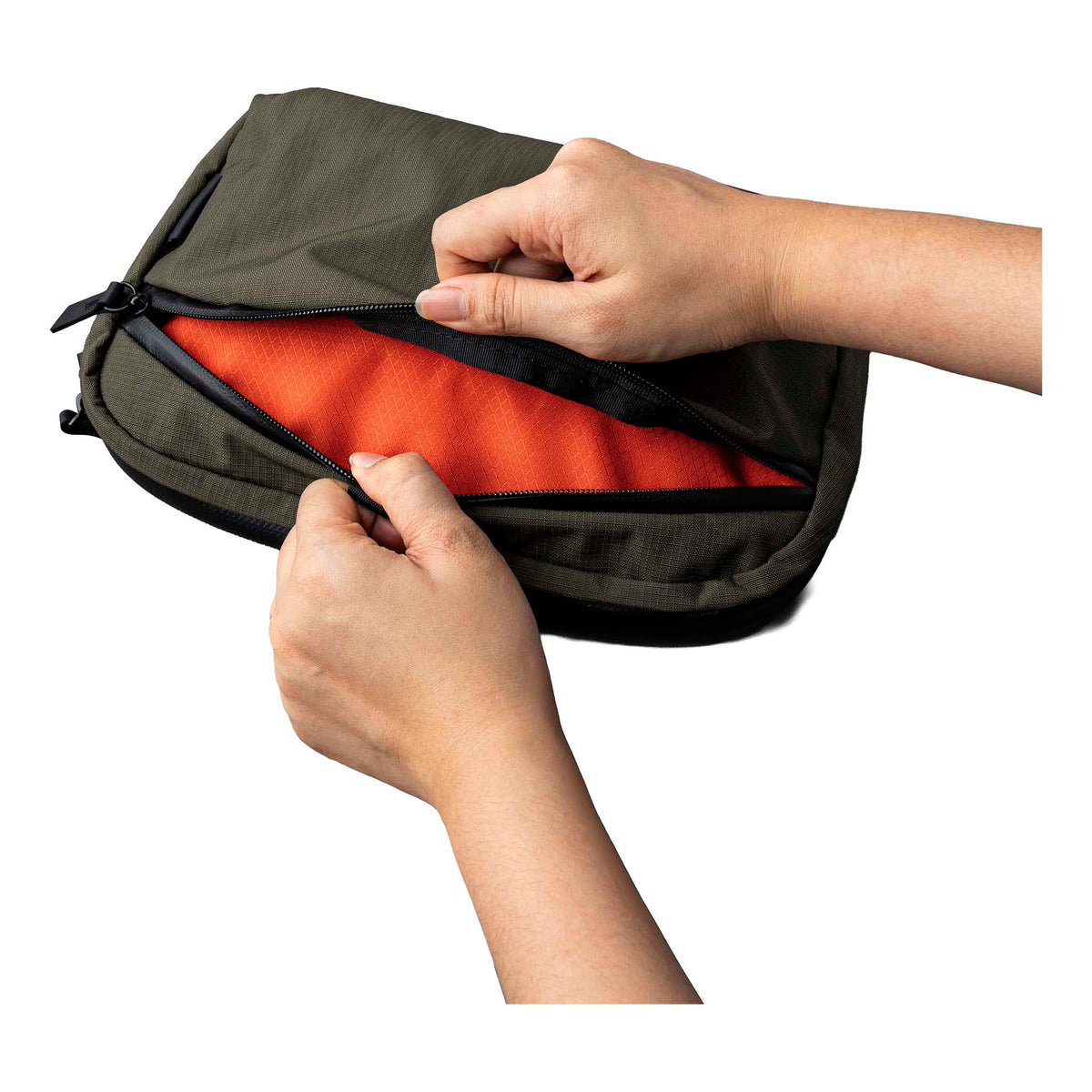 Flight Sling 2L Alpaka AA010460524 Sling Bags 2L / Green | Axoflux 400D