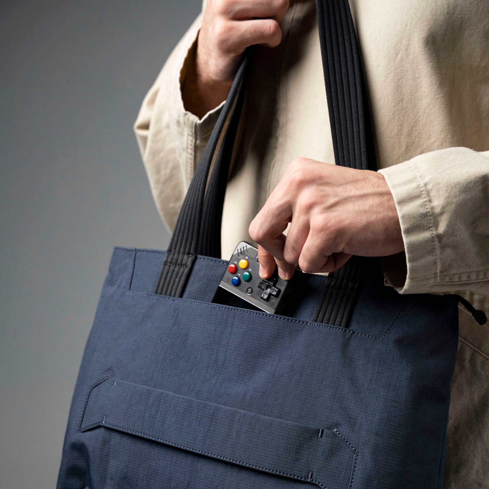 Flight Tote (S) Alpaka AD011010624 Tote Bags One Size / Moonlight Blue Axoflux 400D Ripstop Nylon