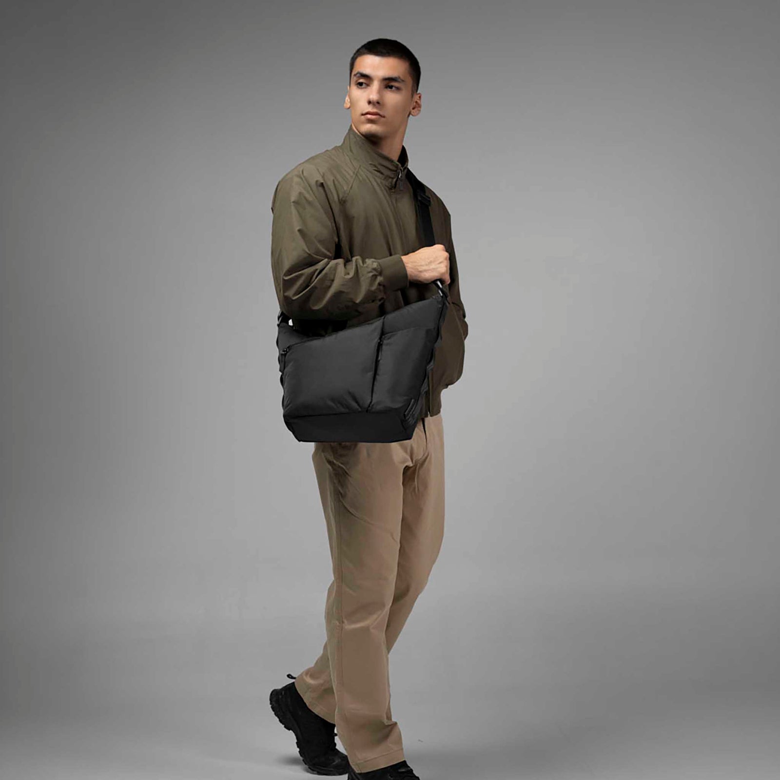 Flow Satchel Alpaka AD010720118 Satchels 10L / Black Axolux 210D
