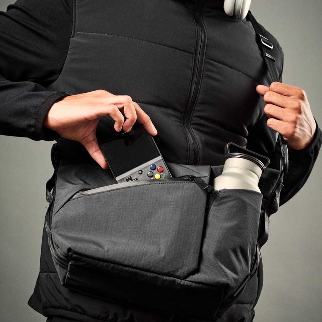 Flow Satchel Alpaka AD010700118 Satchels 4L / Black | Axoflux 210D