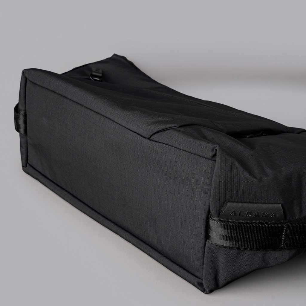Flow Satchel Alpaka AD010700118 Satchels 4L / Black | Axoflux 210D