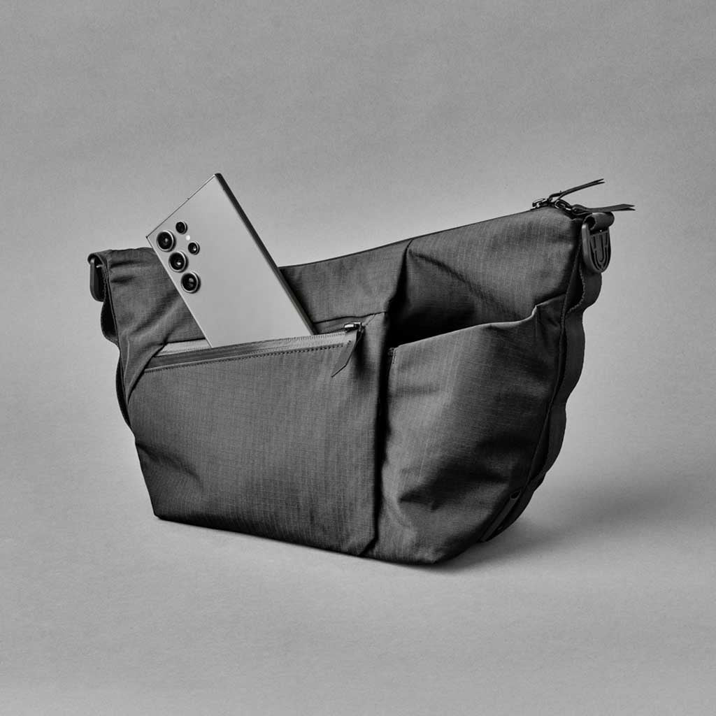 Flow Satchel Alpaka AD010700118 Satchels 4L / Black | Axoflux 210D