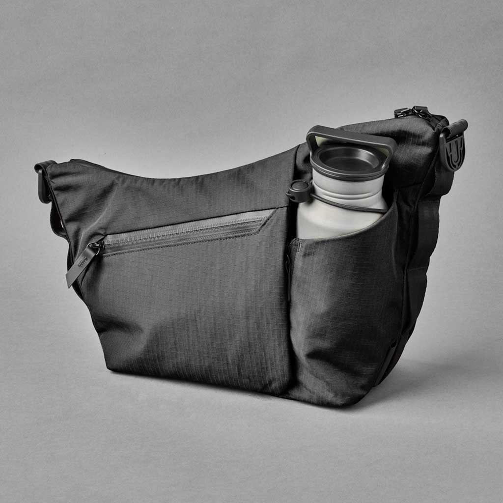 Flow Satchel Alpaka AD010700118 Satchels 4L / Black | Axoflux 210D