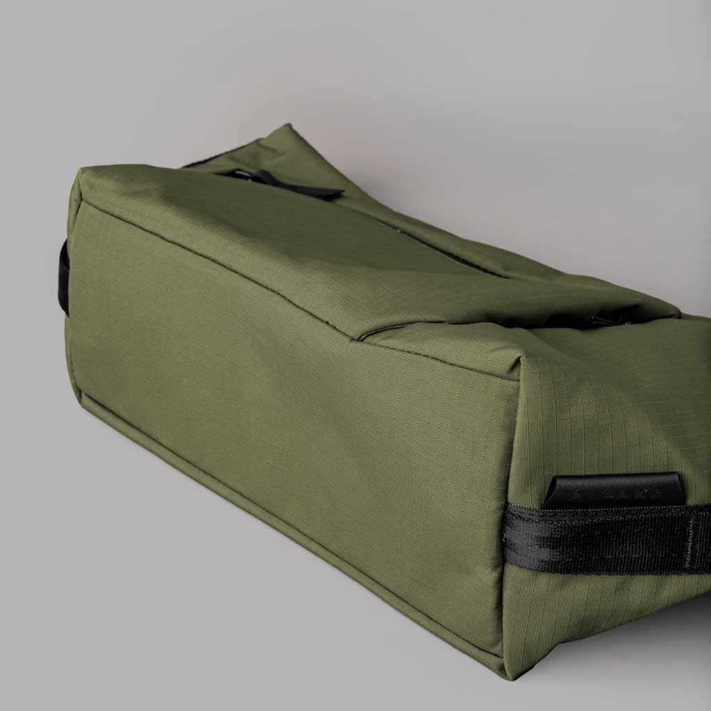 Flow Satchel Alpaka AD010700518 Satchels 4L / Green | Axoflux 210D