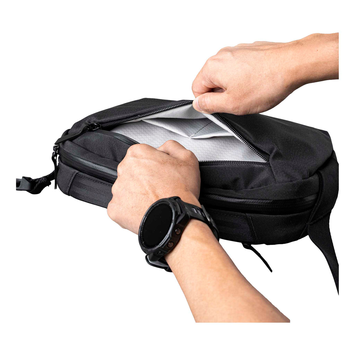 Go Sling Mini v2 Alpaka AA010600121 Sling Bags 5L / Black | Axoflux 300D