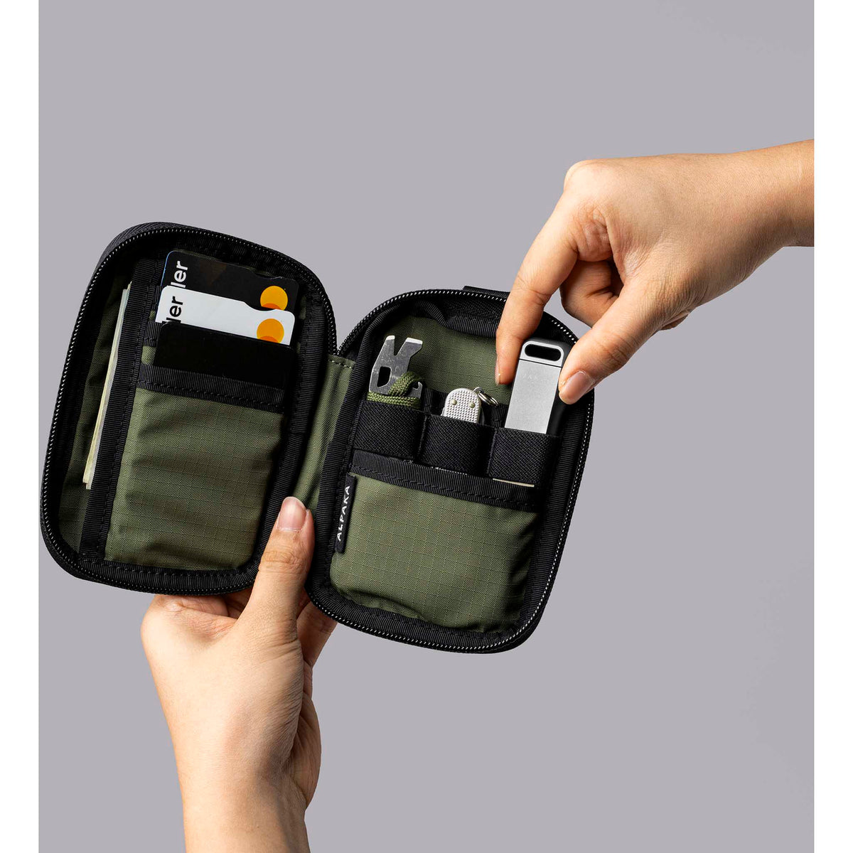 HUB Pouch V2 Alpaka AD010880518 Pouches One Size / Green | Axoflux 210D