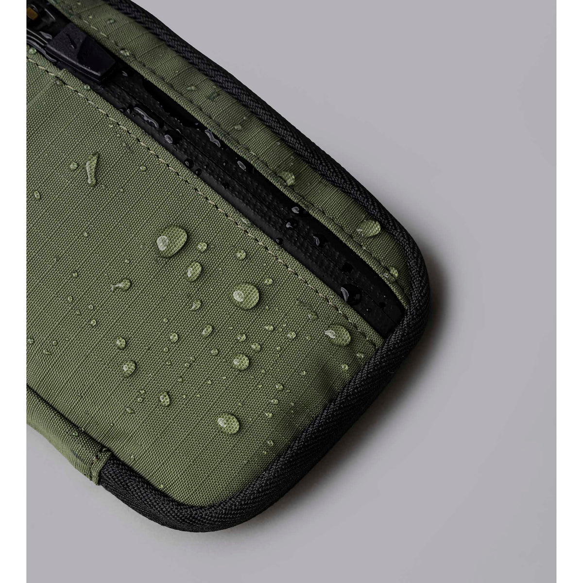 HUB Pouch V2 Alpaka AD010880518 Pouches One Size / Green | Axoflux 210D