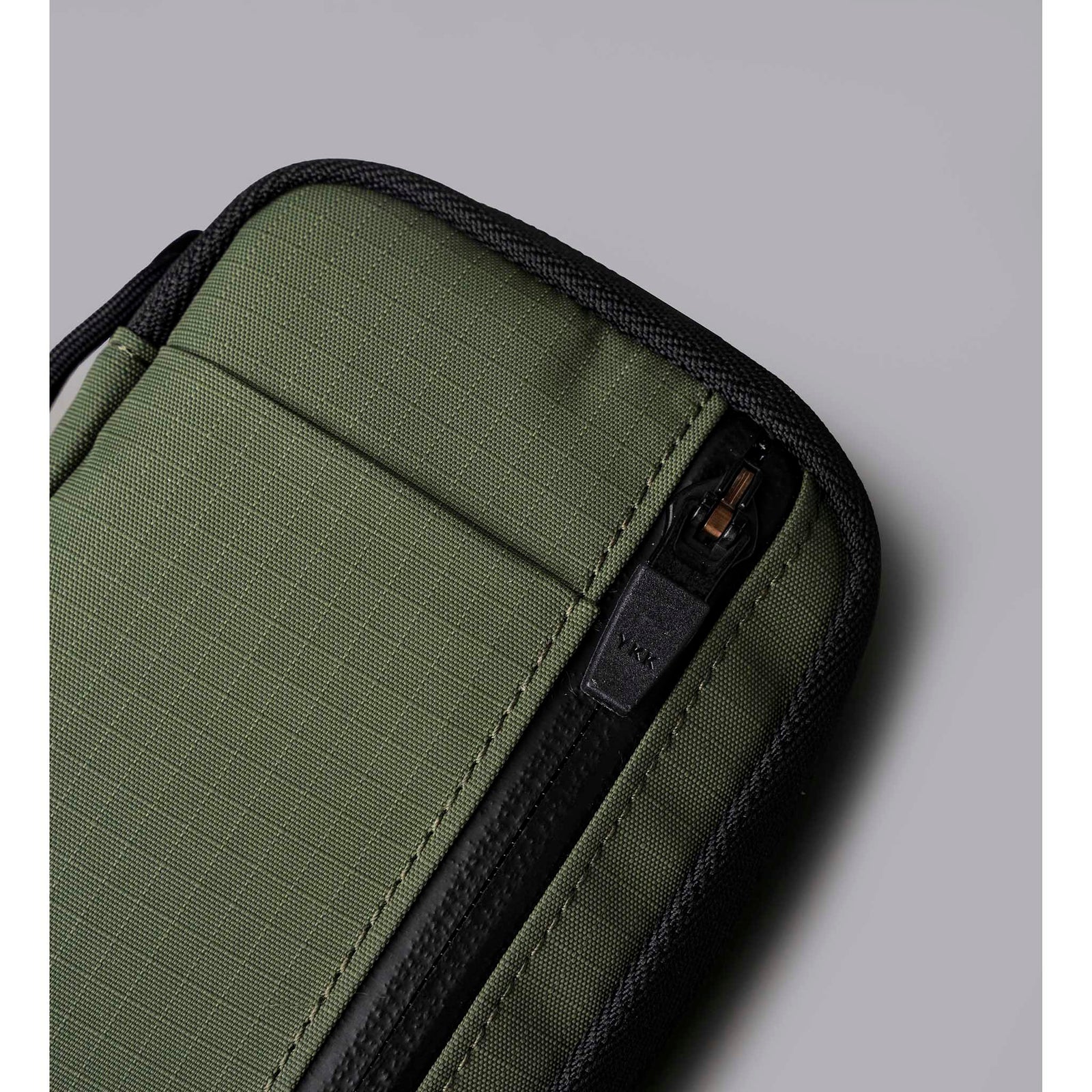 HUB Pouch V2 Alpaka AD010880518 Pouches One Size / Green | Axoflux 210D