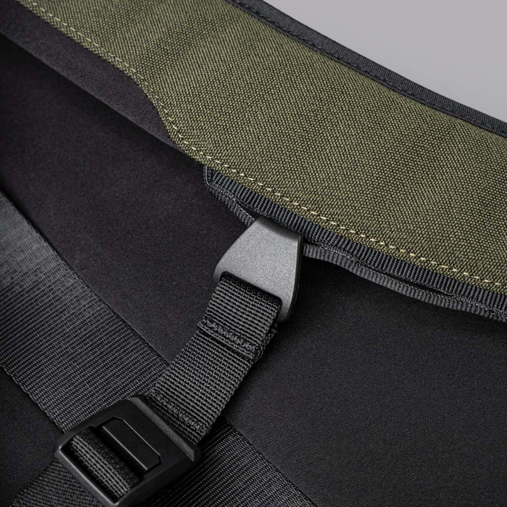Metro Backpack Pro Alpaka AA010520517 Backpacks 24L / Army Green | Axoflux 600D