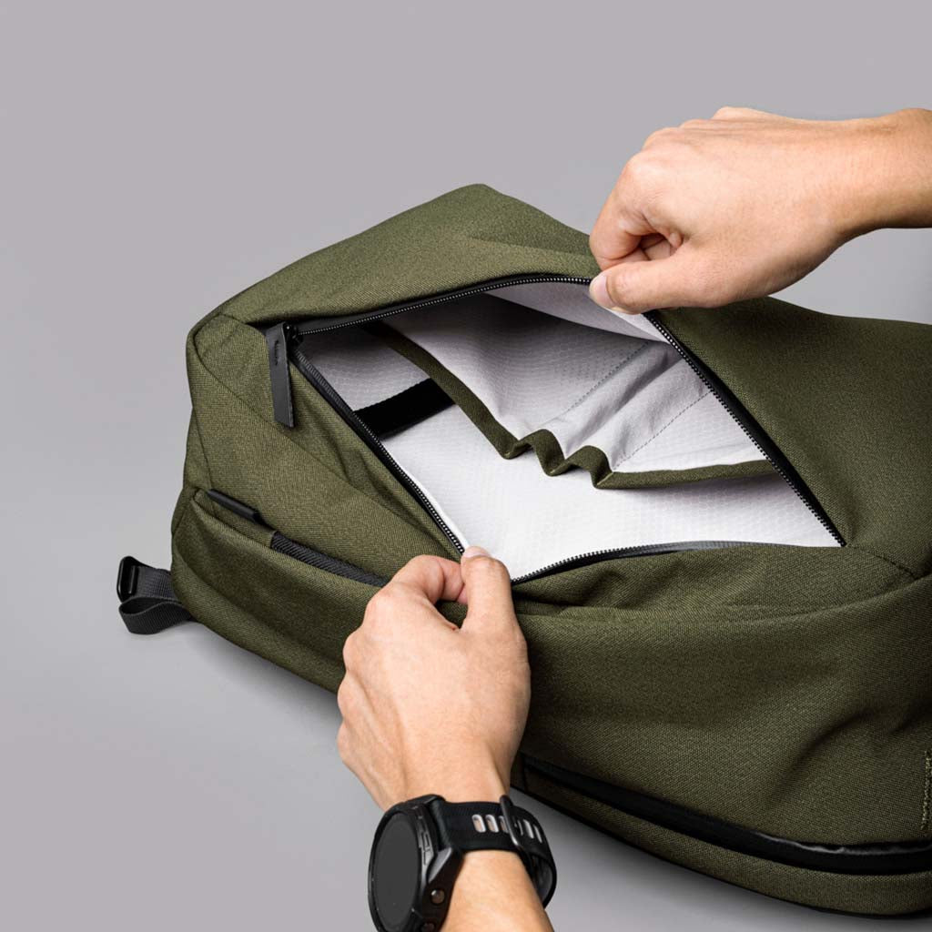 Metro Backpack Pro Alpaka AA010520517 Backpacks 24L / Army Green | Axoflux 600D