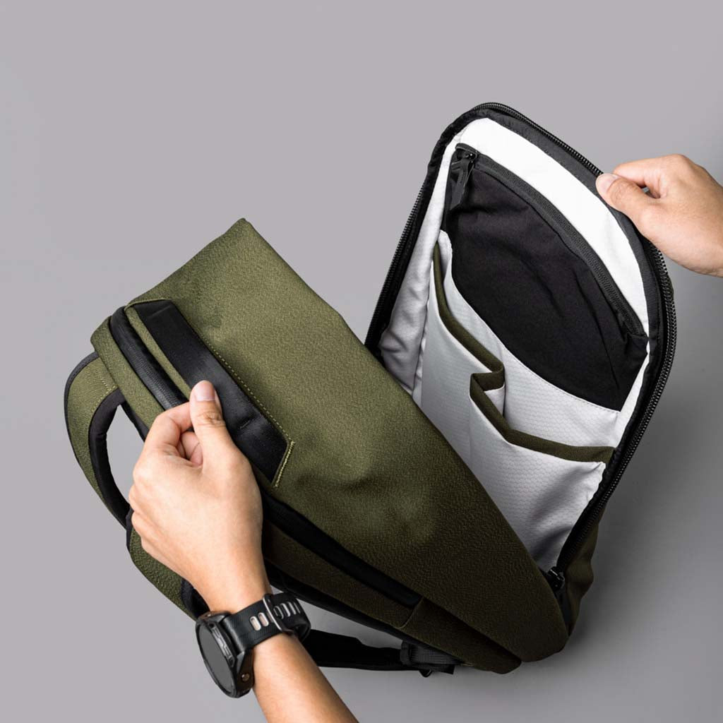 Metro Backpack Pro Alpaka AA010520517 Backpacks 24L / Army Green | Axoflux 600D