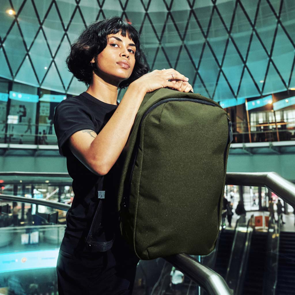 Metro Backpack Pro Alpaka AA010520517 Backpacks 24L / Army Green | Axoflux 600D