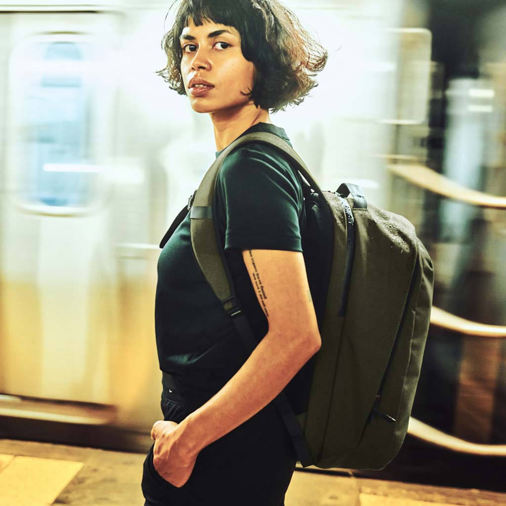 Metro Backpack Pro Alpaka AA010520517 Backpacks 24L / Army Green | Axoflux 600D