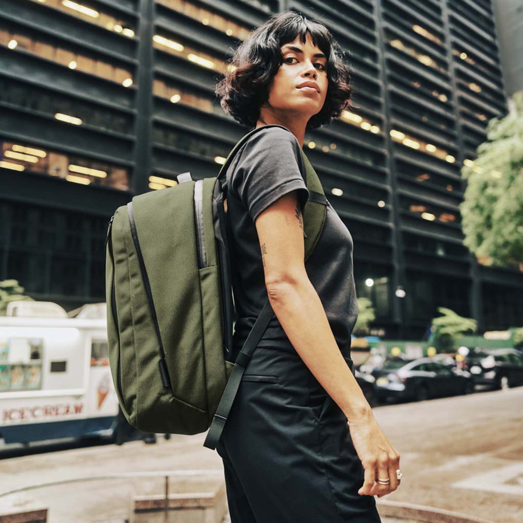 Metro Backpack Pro Alpaka AA010520517 Backpacks 24L / Army Green | Axoflux 600D