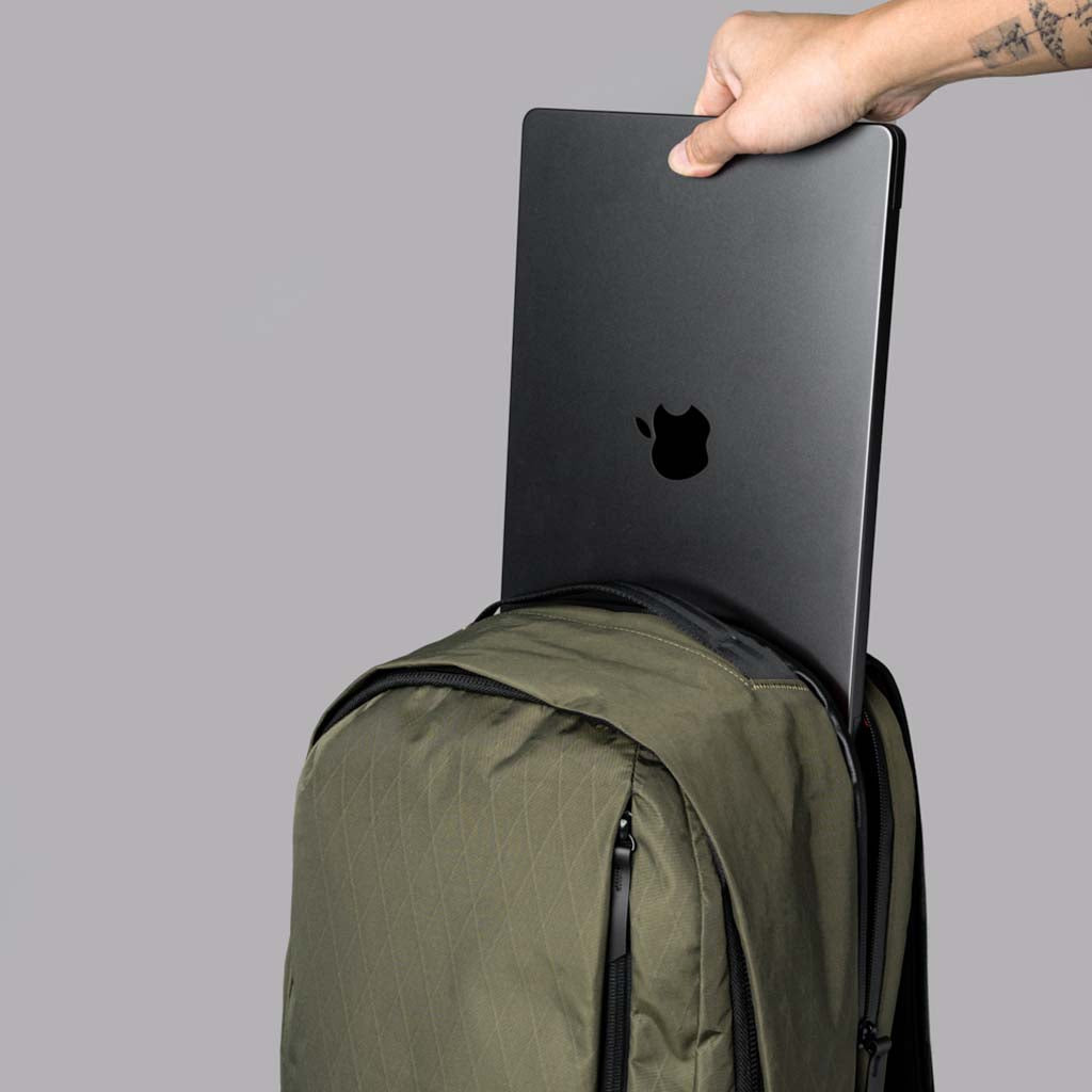 Metro Backpack Pro Alpaka AA010520506 Backpacks 24L / Olive Green | X-Pac VX42