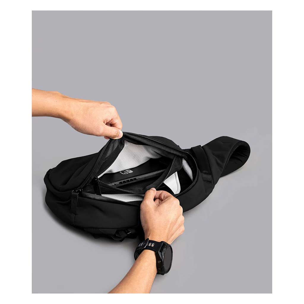 Metro Crossbody | Left Shoulder Alpaka AA010550118 Sling Bags One Size / Black | Axoflux 210D