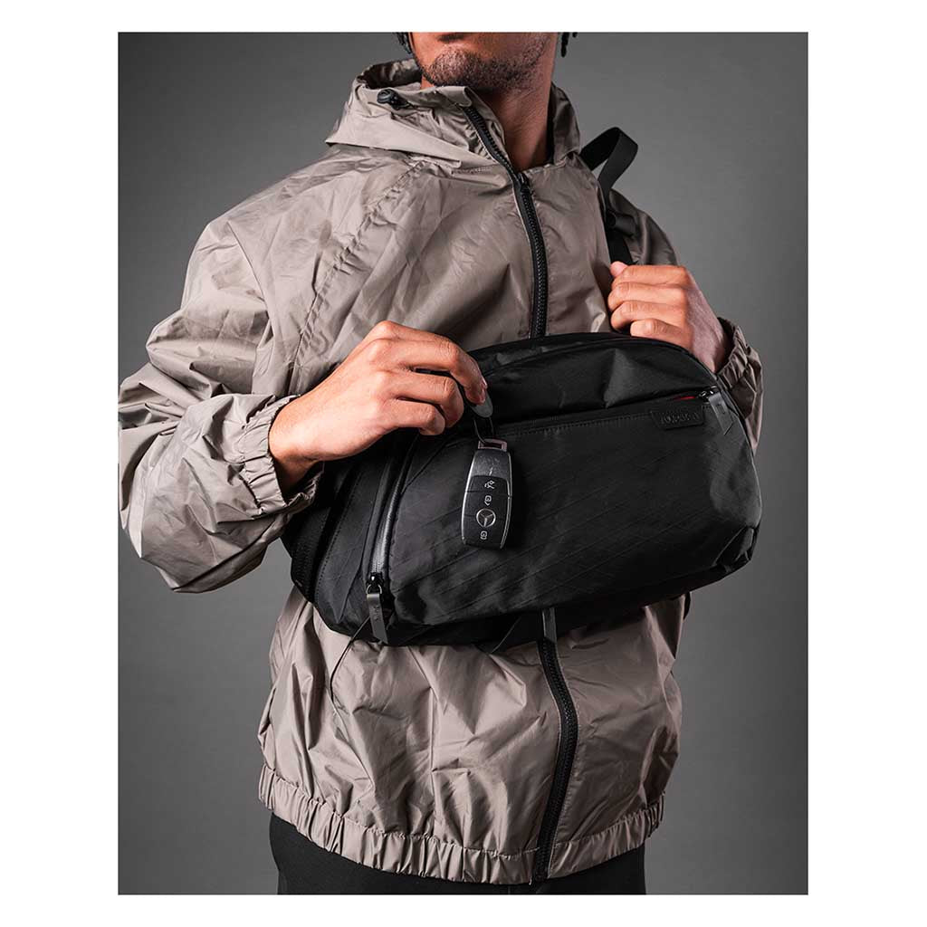 Metro Crossbody | Left Shoulder Alpaka AA010550106 Sling Bags One Size / Black | X-Pac VX42