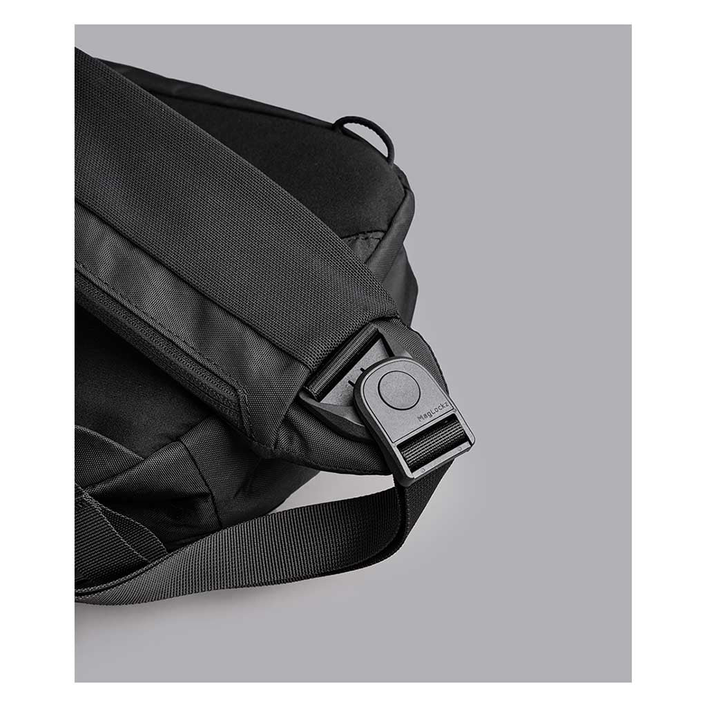 Metro Crossbody | Left Shoulder Alpaka AA010550106 Sling Bags One Size / Black | X-Pac VX42