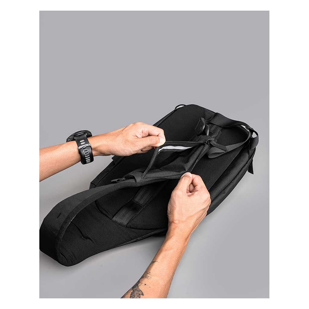Metro Crossbody | Left Shoulder Alpaka AA010550106 Sling Bags One Size / Black | X-Pac VX42