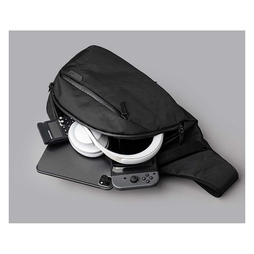 Metro Crossbody | Left Shoulder Alpaka AA010550106 Sling Bags One Size / Black | X-Pac VX42
