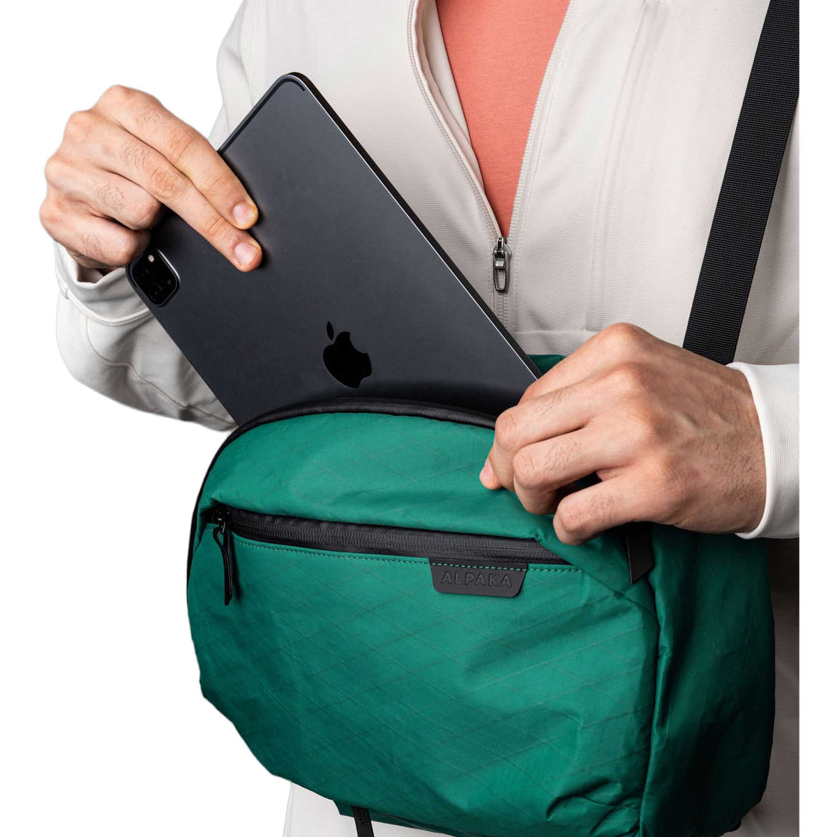 Metro Crossbody | Left Shoulder Alpaka AA010551103 Sling Bags One Size / Cadmium Green | X-Pac VX21