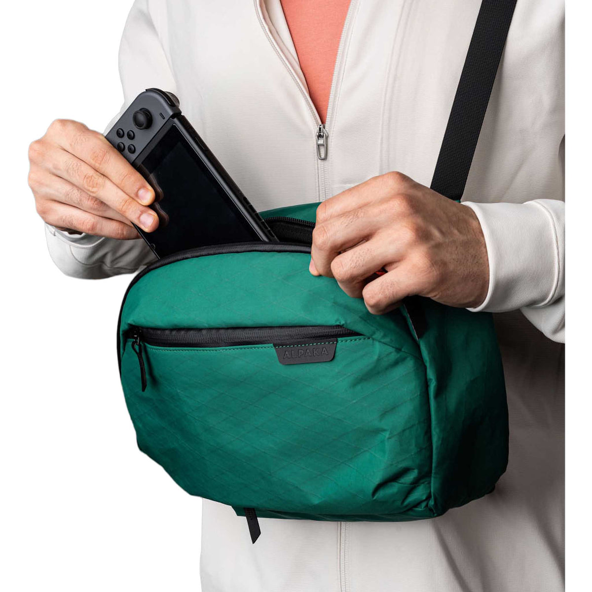 Metro Crossbody | Left Shoulder Alpaka AA010551103 Sling Bags One Size / Cadmium Green | X-Pac VX21
