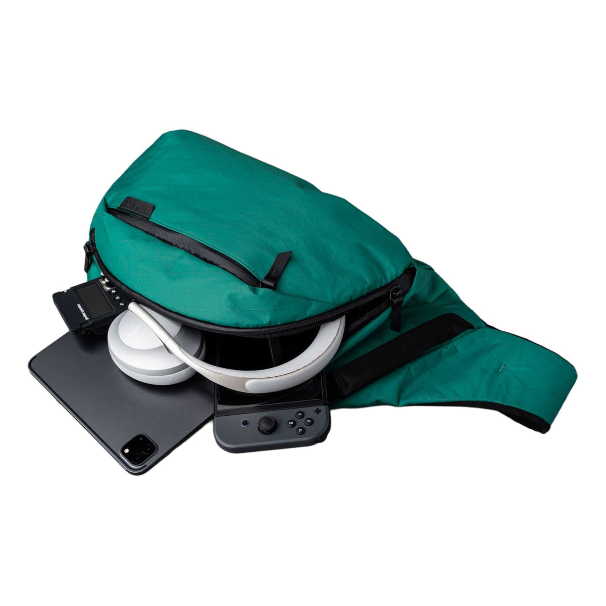 Metro Crossbody | Left Shoulder Alpaka AA010551103 Sling Bags One Size / Cadmium Green | X-Pac VX21
