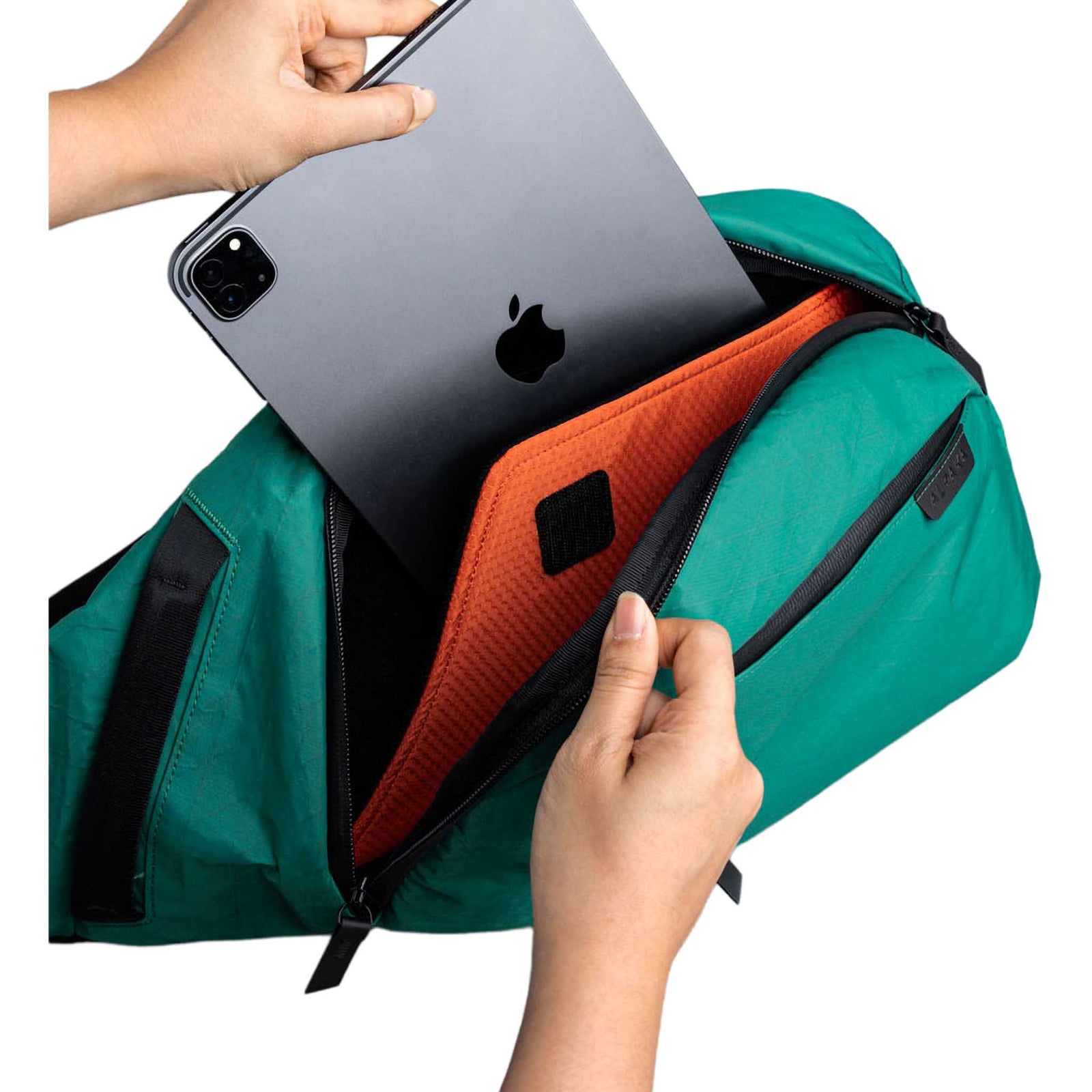 Metro Crossbody | Left Shoulder Alpaka AA010551103 Sling Bags One Size / Cadmium Green | X-Pac VX21