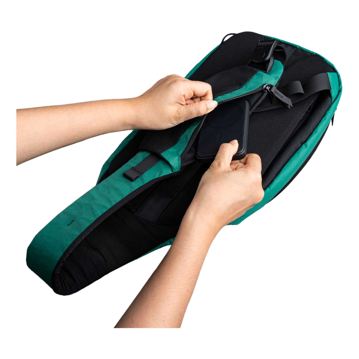 Metro Crossbody | Left Shoulder Alpaka AA010551103 Sling Bags One Size / Cadmium Green | X-Pac VX21