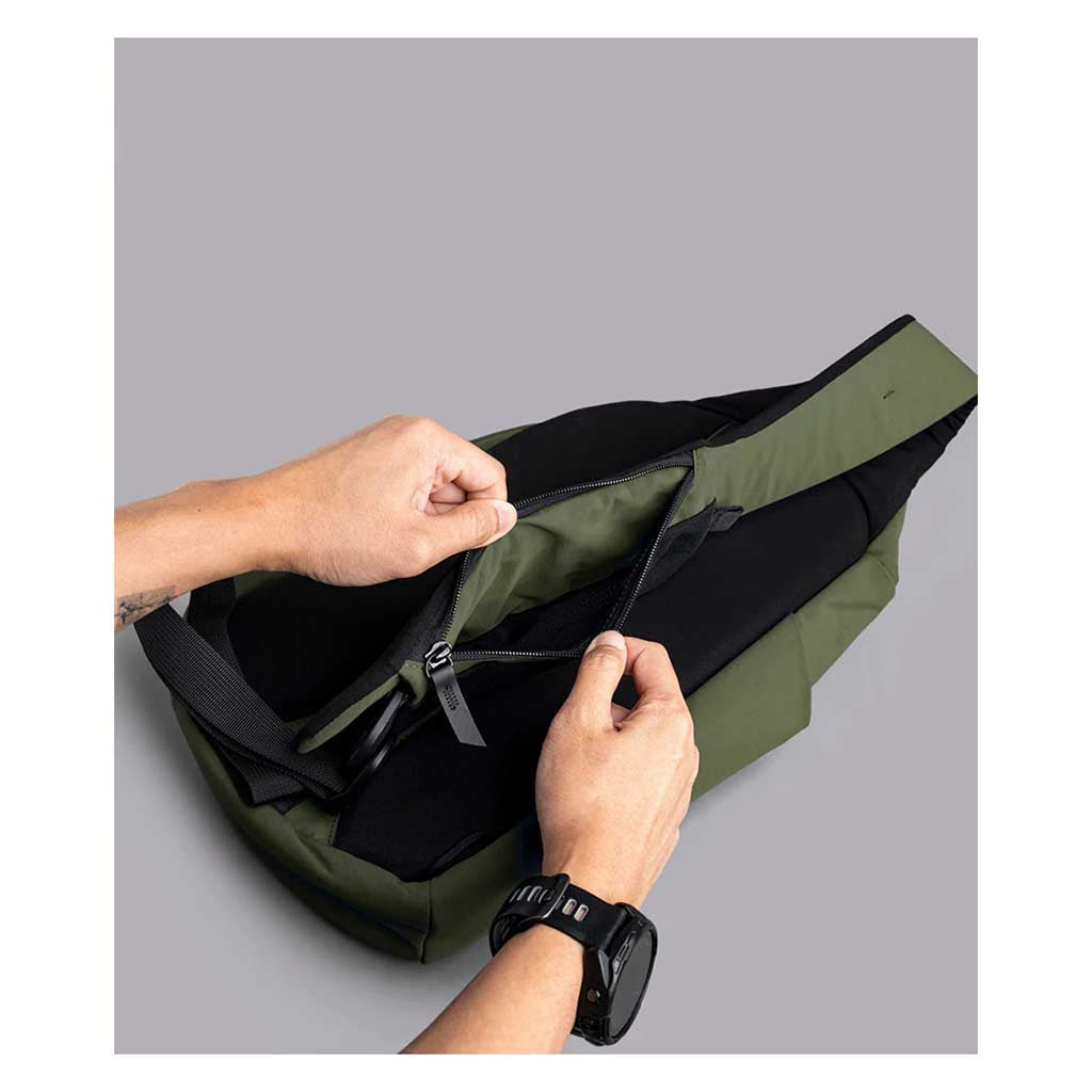 Metro Crossbody | Left Shoulder Alpaka AA010550518 Sling Bags One Size / Green | Axoflux 210D