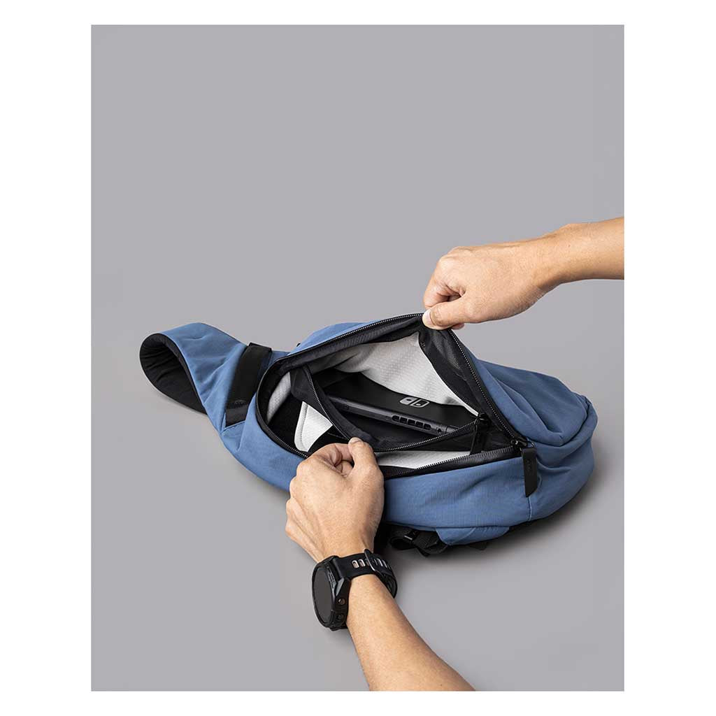 Metro Crossbody | Right Shoulder Alpaka AA010560618 Sling Bags One Size / Blue | Axoflux 210D