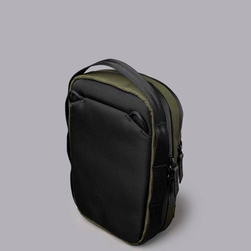 Metro Sling V2 Alpaka AD010630507 Sling Bags 2.5L / Olive Green | X-Pac X42