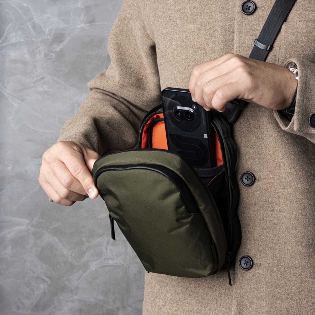 Metro Sling V2 Alpaka AD010630507 Sling Bags 2.5L / Olive Green | X-Pac X42