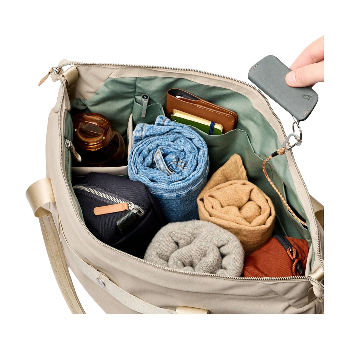 Classic Getaway Bag Bellroy BCGA-TNI-244 Tote Bags 28L / Tahini