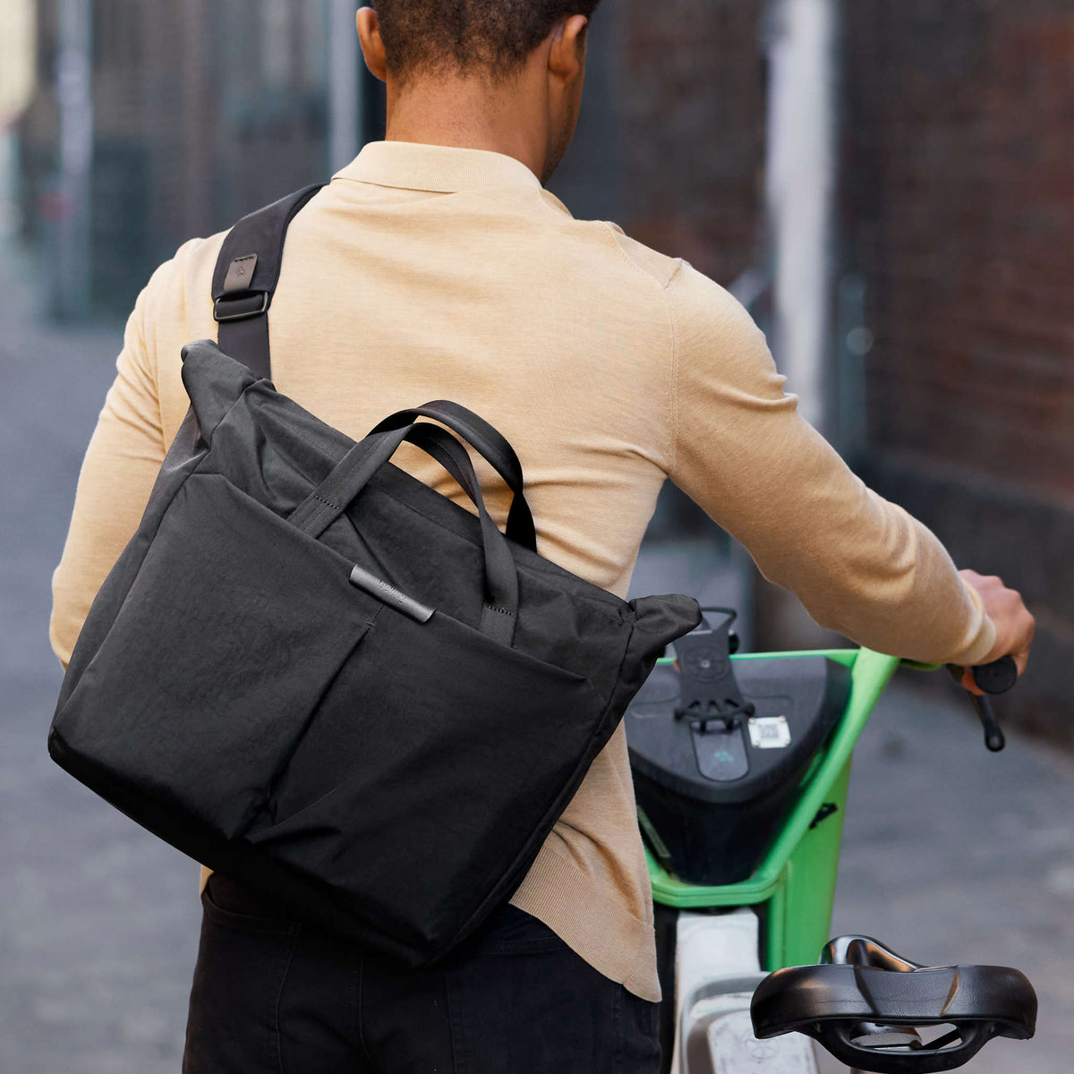 Tokyo Messenger Bag 14" Bellroy BTYA-EGD-213 Messenger Bags 14L / Everglade
